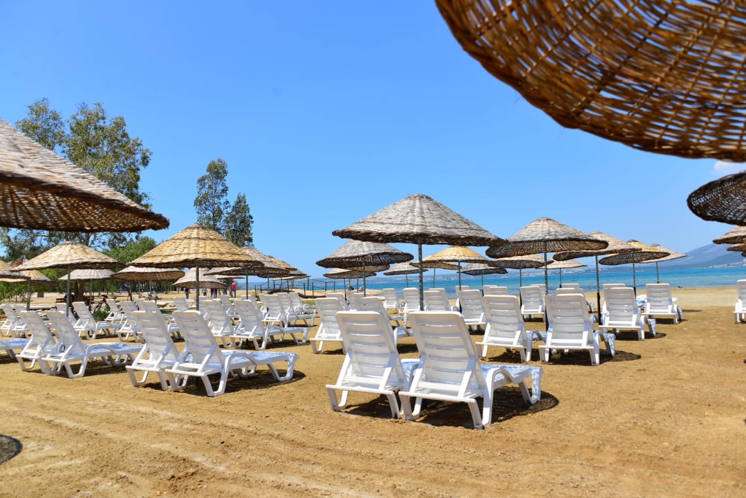 BEACH Ramada Resort Akbuk