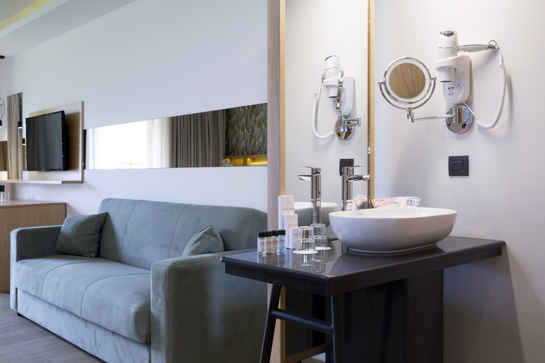 Zimmer Dolce by Wyndham Athens Attica Riviera