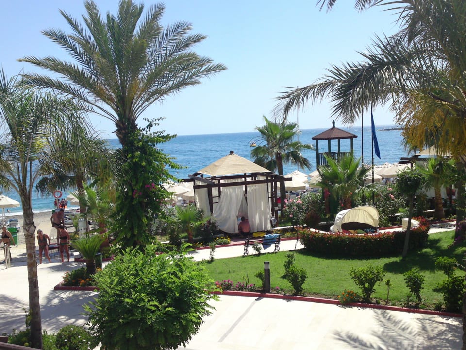 Blick zum Hotelstrand Saphir Resort & Spa