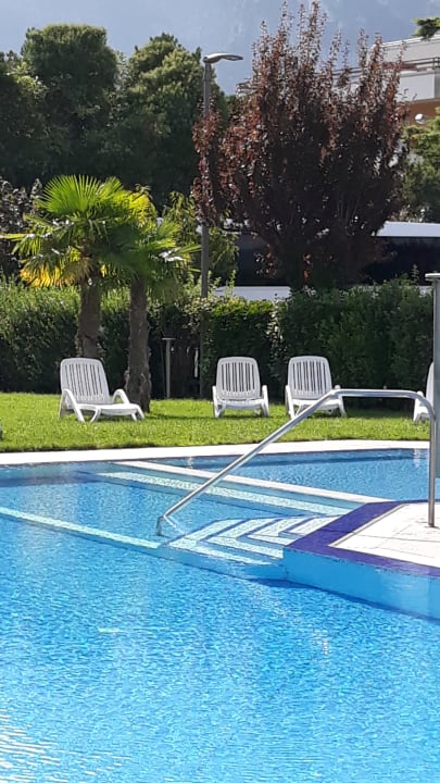 Pool Ambassador Suite Hotel