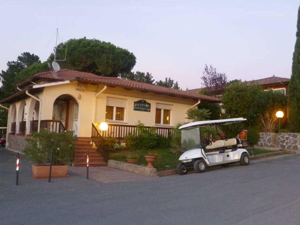 Rezeption Il Pelagone Hotel & Golf Resort Toscana