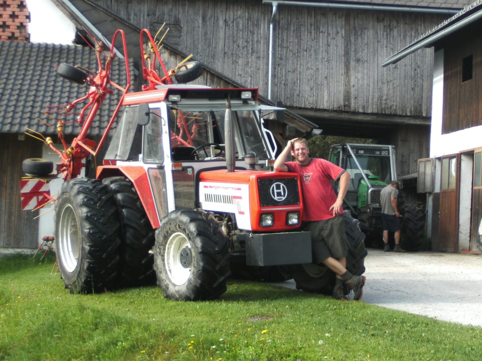 Bauer Gerhard mit Traktor Erlebnisbauernhof Steinerhof