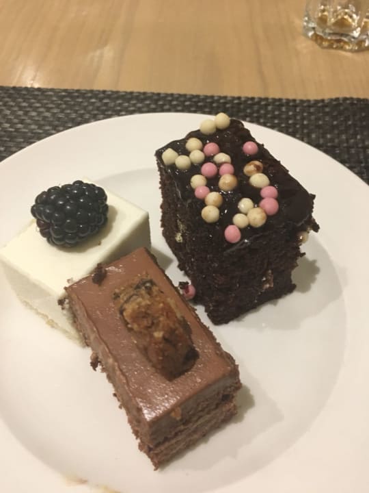 Gastro DoubleTree by Hilton Resort & Spa Marjan Island