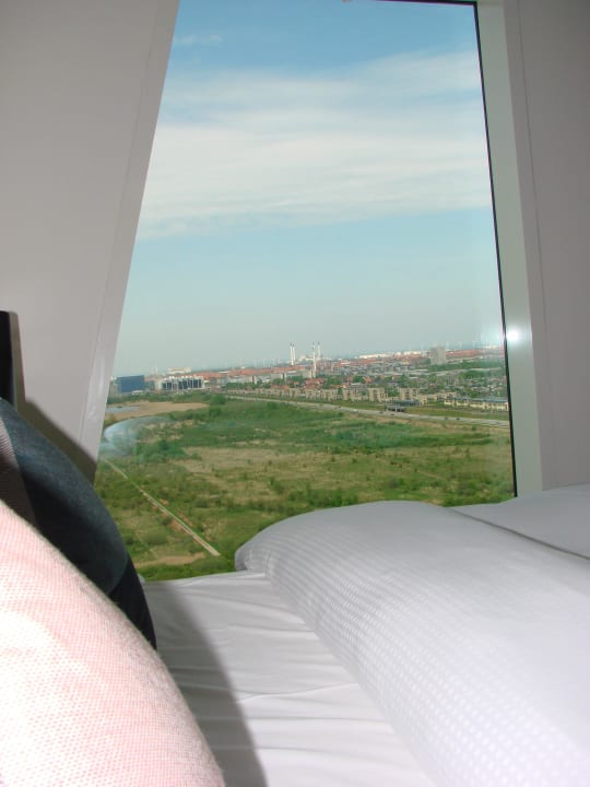 Aussicht übers Bett fotografiert AC Hotel Bella Sky Copenhagen