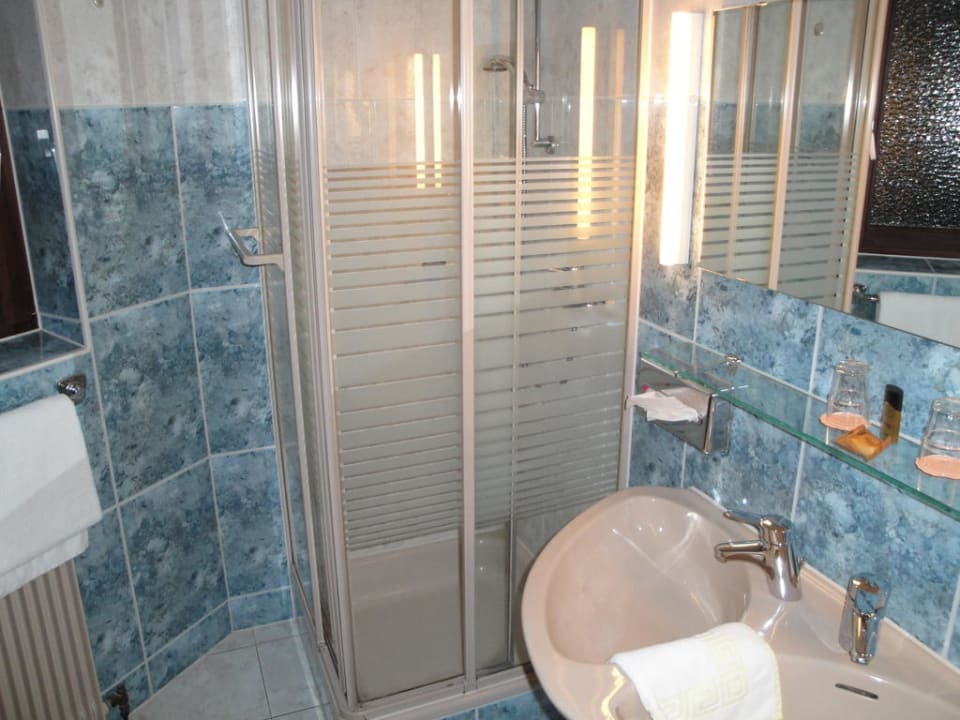 Badezimmer Hotel Engel im Salinental