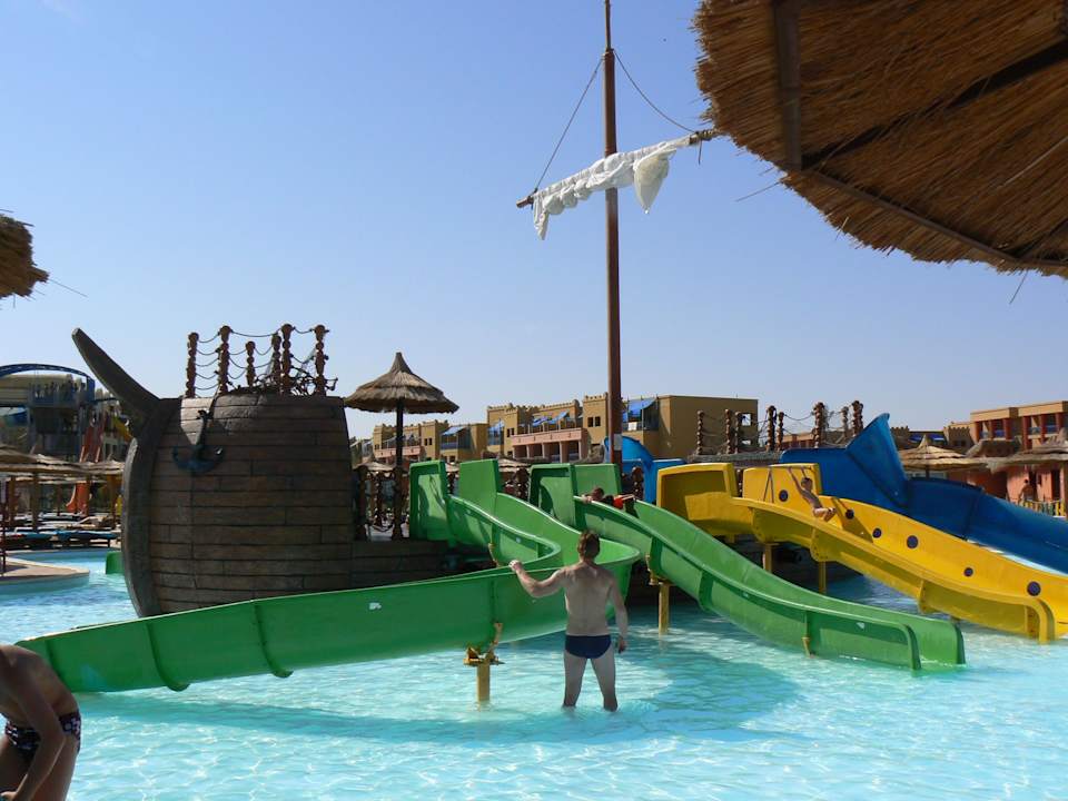 Basen ze zjeżdżalniami Titanic Beach Spa & Aqua Park