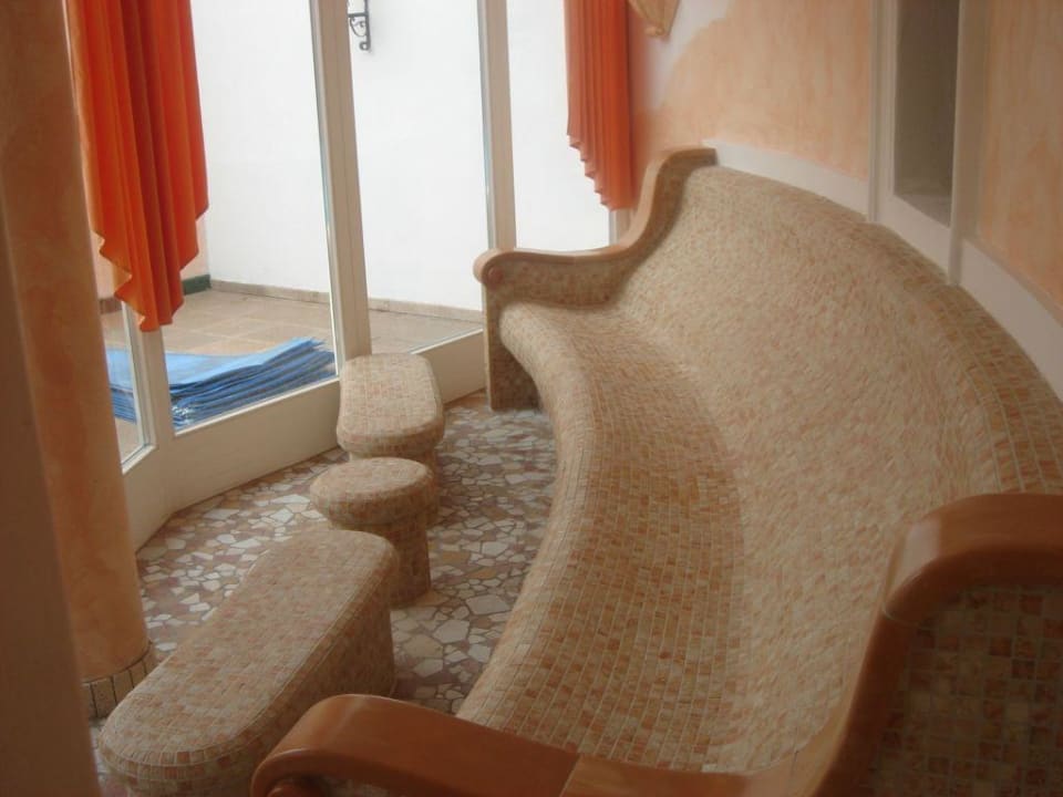 Ruheraum Saunabereich Wellnesshotel ...liebes Rot-Flüh