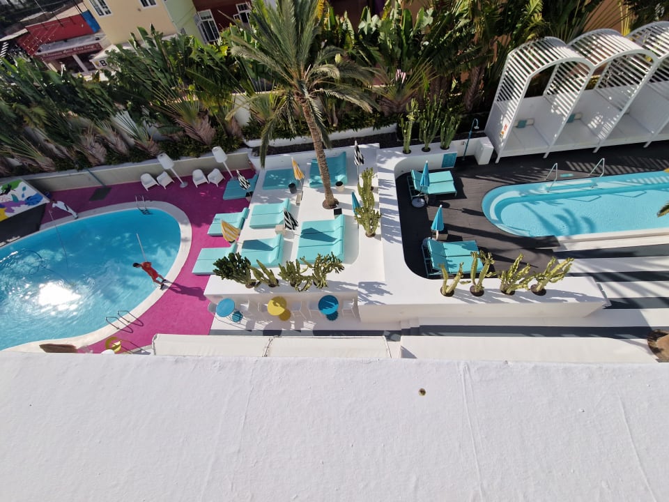 Pool Hotel Gold by Marina