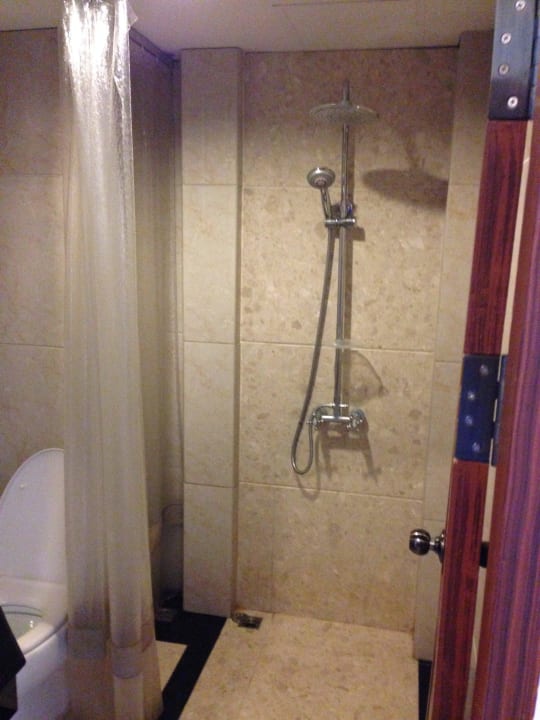 Dusche Hotel LK Royal Suite