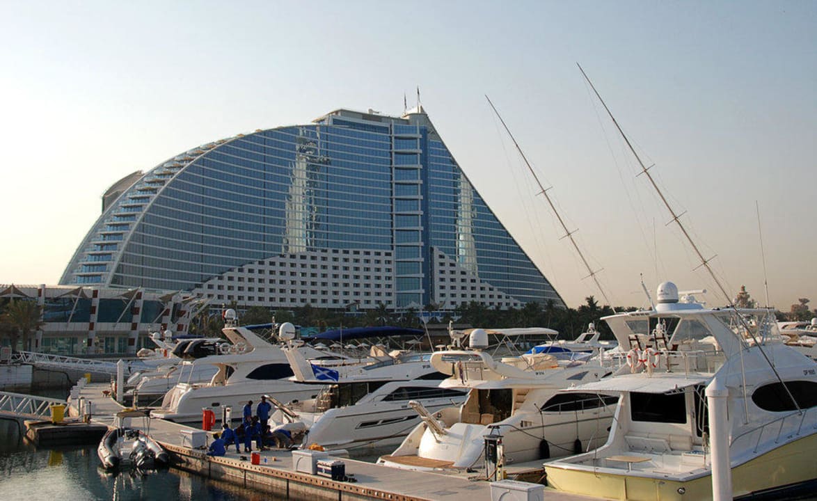 Вид с марины Jumeirah Beach Hotel