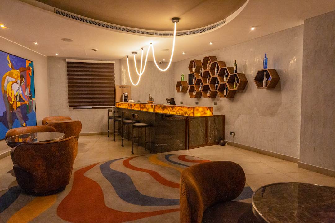 Gastro Oak Plaza Suites