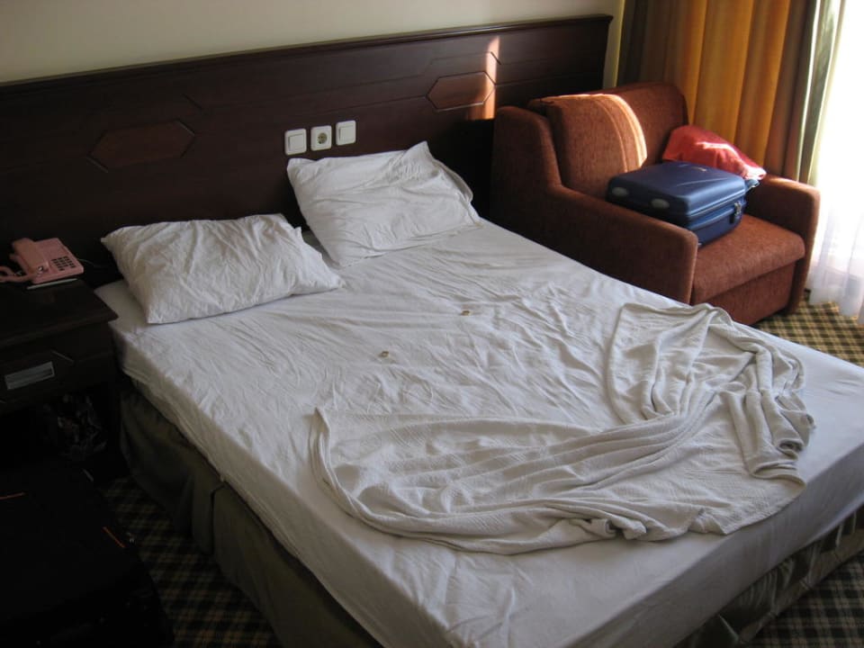 Łóżko w pokoju Palmea Hotel