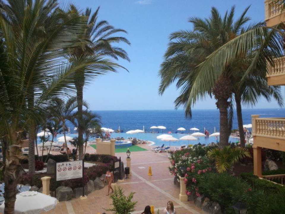 Blick auf den Ruhepool Bahia Principe Sunlight Costa Adeje