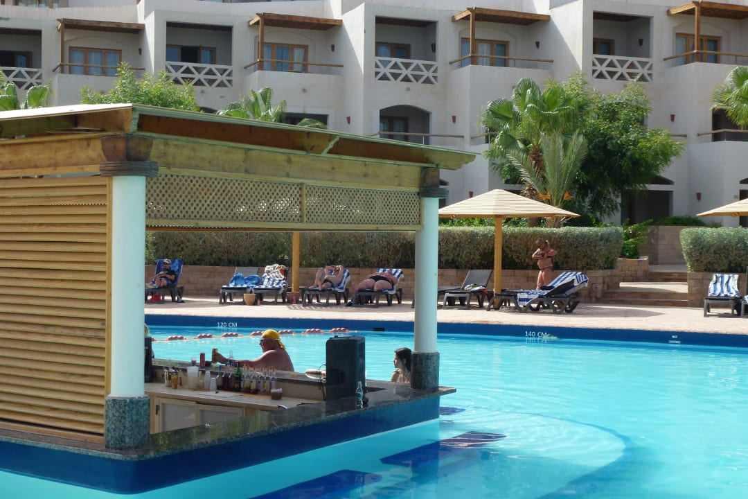 Poolbar Fort Arabesque Resort, Spa & Villas