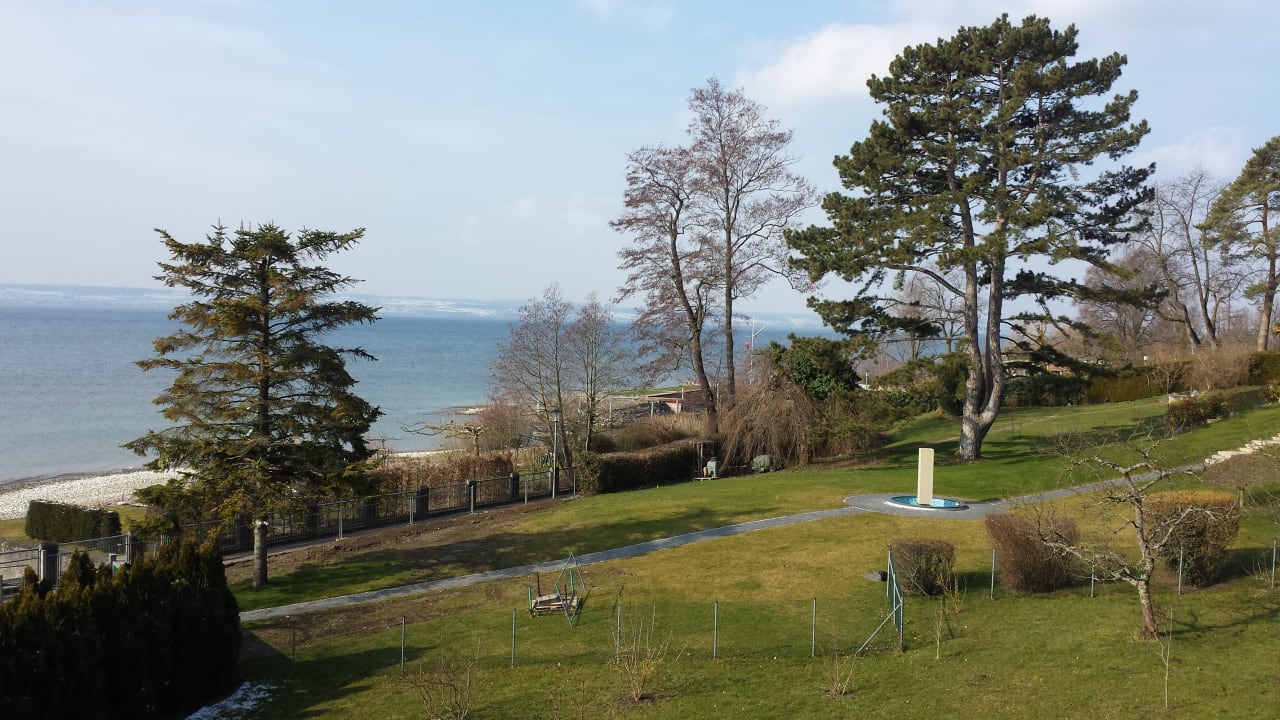 Blick nach rechts von Zimmer Hotel Heinzler am See
