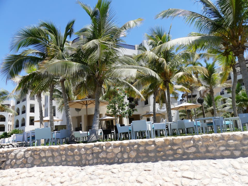Das Aubergine von der Marina aus gesehen Fanar Hotel & Residences Salalah Beach