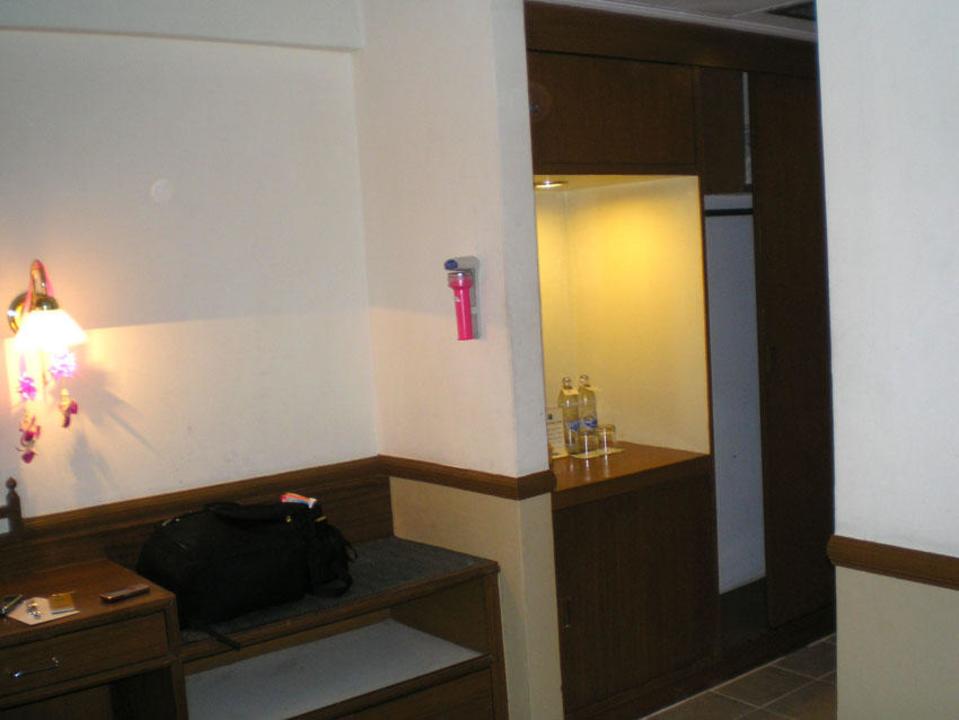 Przy mini barze Hotel Bangkok Palace