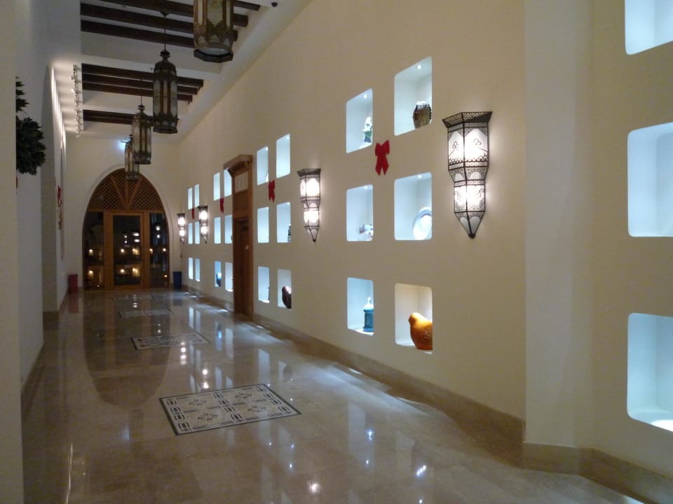 Gang zur Lobby Hilton Marsa Alam Nubian Resort