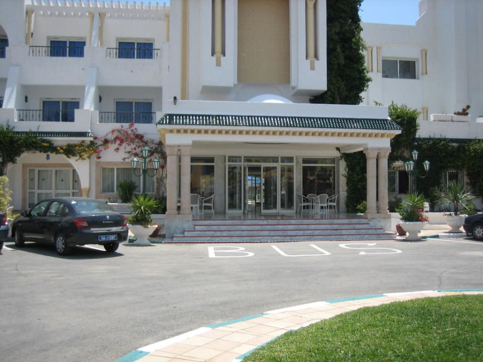 Eingang Hotel Nesrine