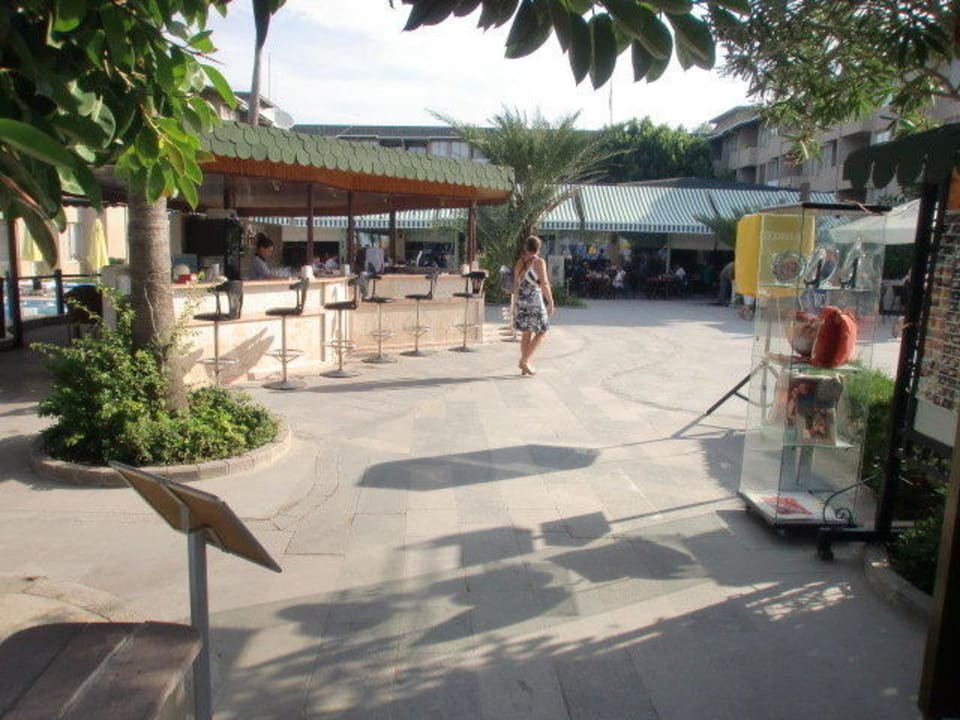 Die Poolbar Senza Sunset Beach Hotel