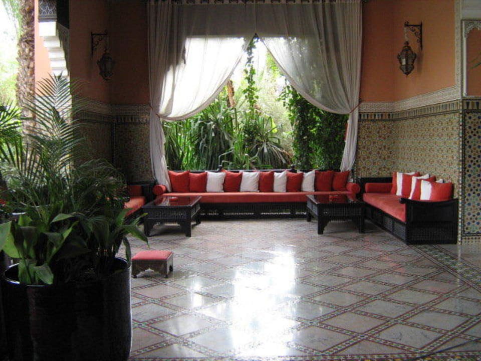 Wartebereich vor dem Hotel Hotel Sofitel Marrakesch Lounge & Spa