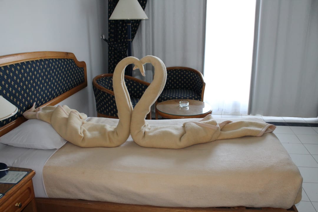 Сюрпризы в номере Desert Rose