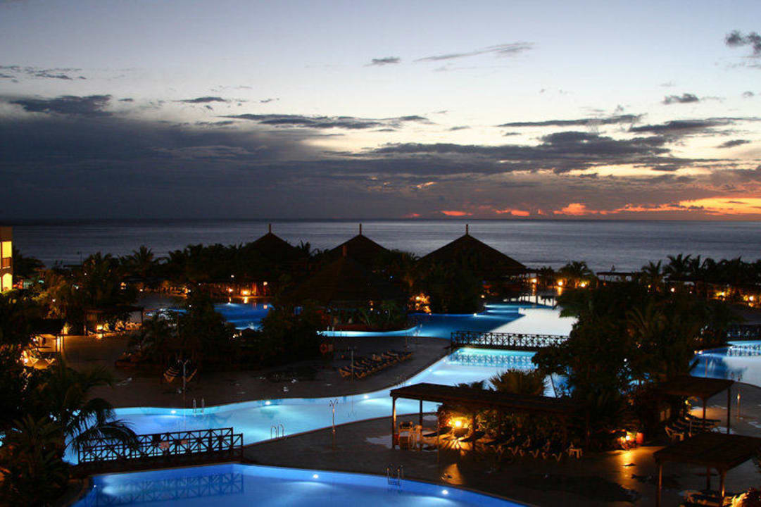 Hotelanlage bei Nacht La Palma Princess