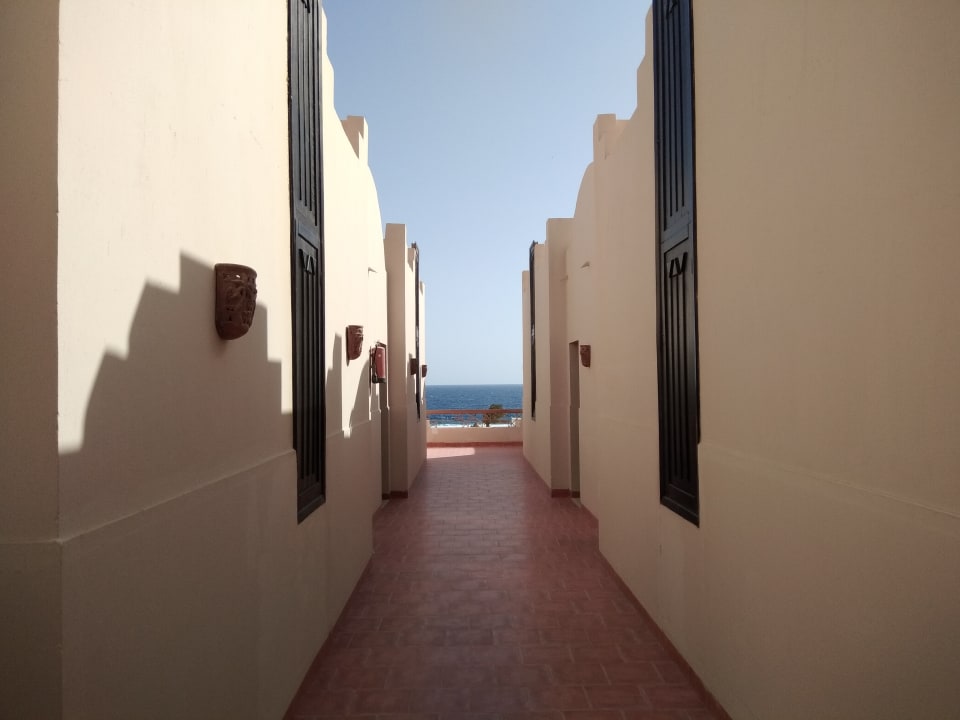 Obere Etage - Gang - zu den Zimmern Three Corners Sea Beach Resort