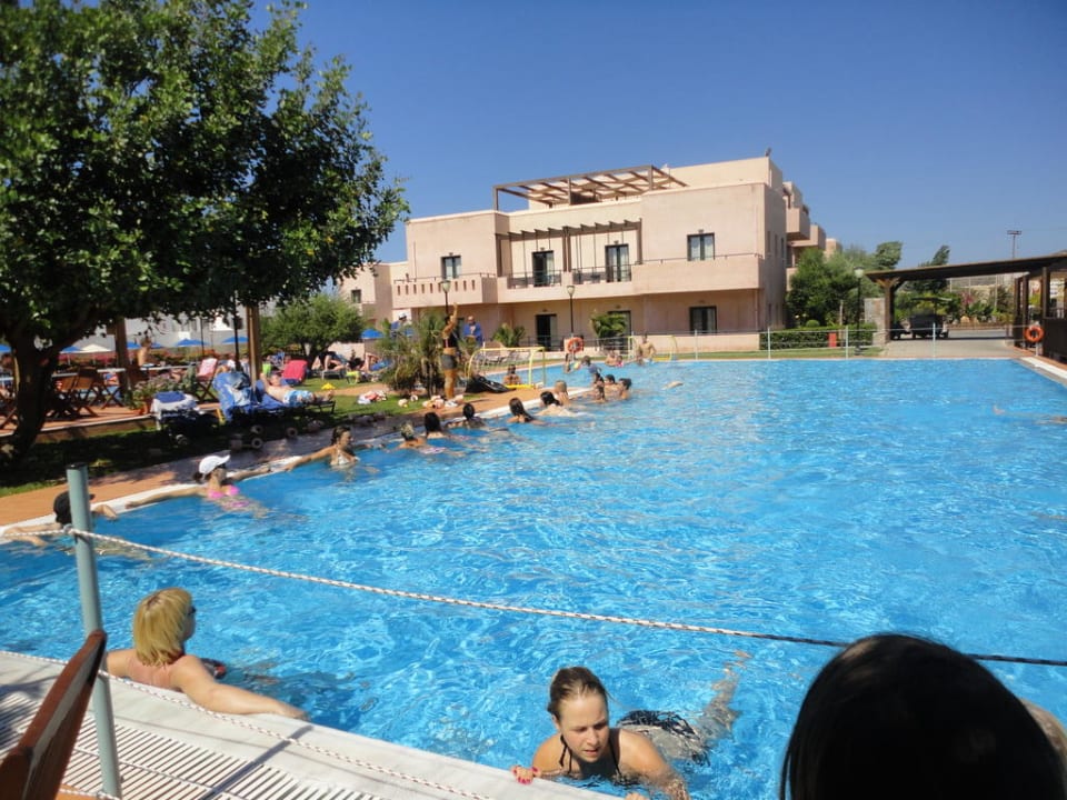 Basen główny Vasia Resort & Spa