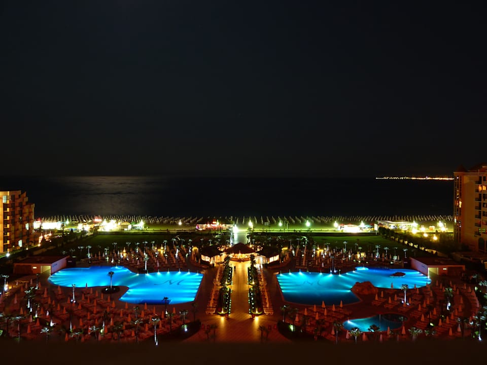 Ausblick bei Nacht (Z 919) DIT Majestic Beach Resort