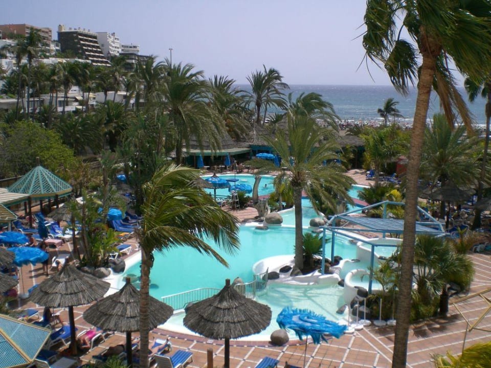 Blick auf beide Pools Corallium Beach by Lopesan Hotels - Adults only