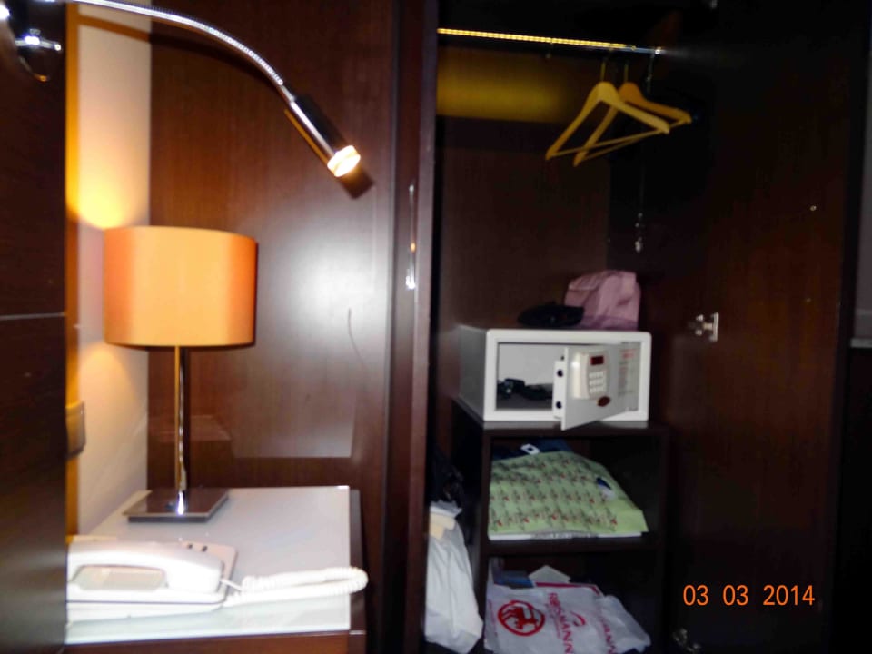 Schrank mit Safe Arum Barut Collection