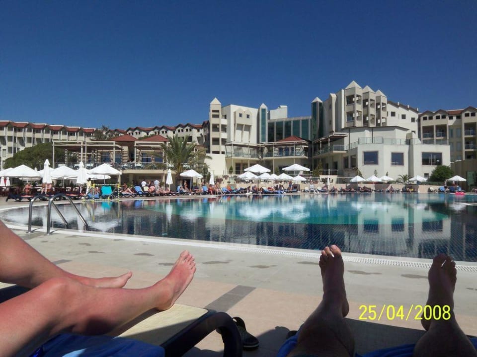 Hotelgebäude mit Pool Arcanus Hotels Sorgun