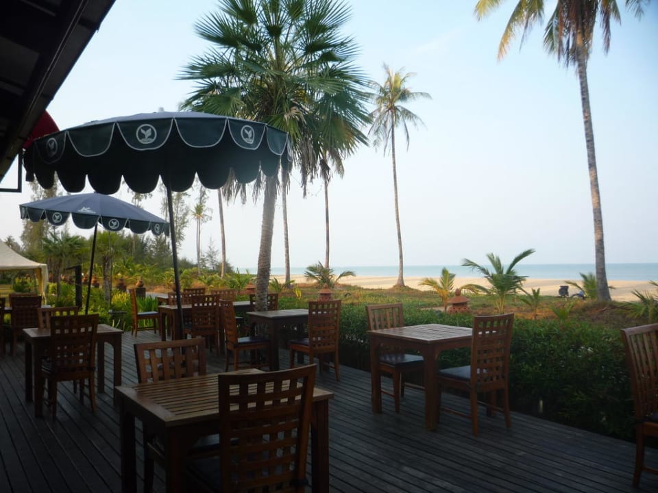 Ausblick zum Strand vom Restaurant Khaolak Orchid Beach Resort