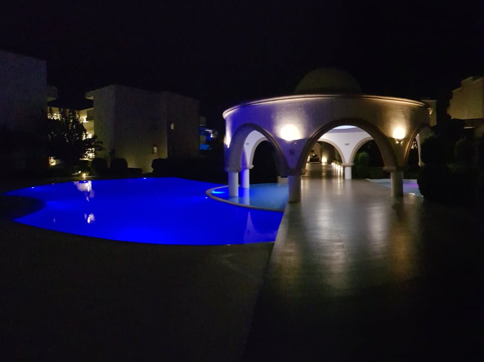 Gartenanlage The Ixian Grand & All Suites