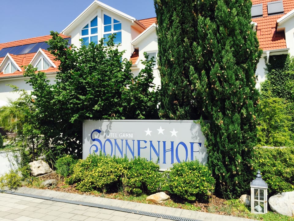 Vor dem Hotel Sonnenhof Hotel Sonnenhof