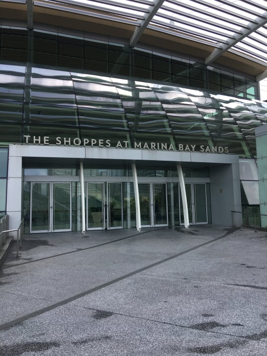 Eingang von der Mall möglich Marina Bay Sands
