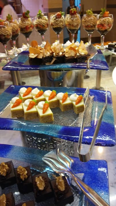 Gastro Acanthus Cennet Barut Collection