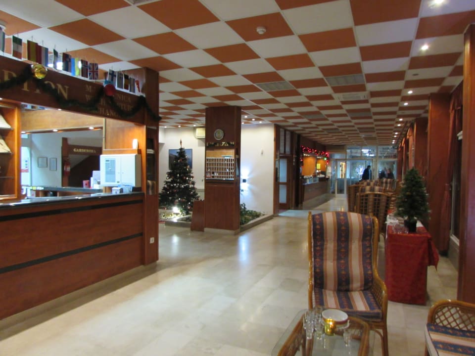 Lobby Hotel Aurora