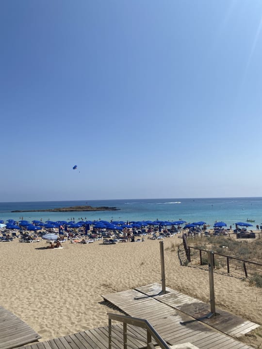 Strand Crystal Springs Beach Hotel