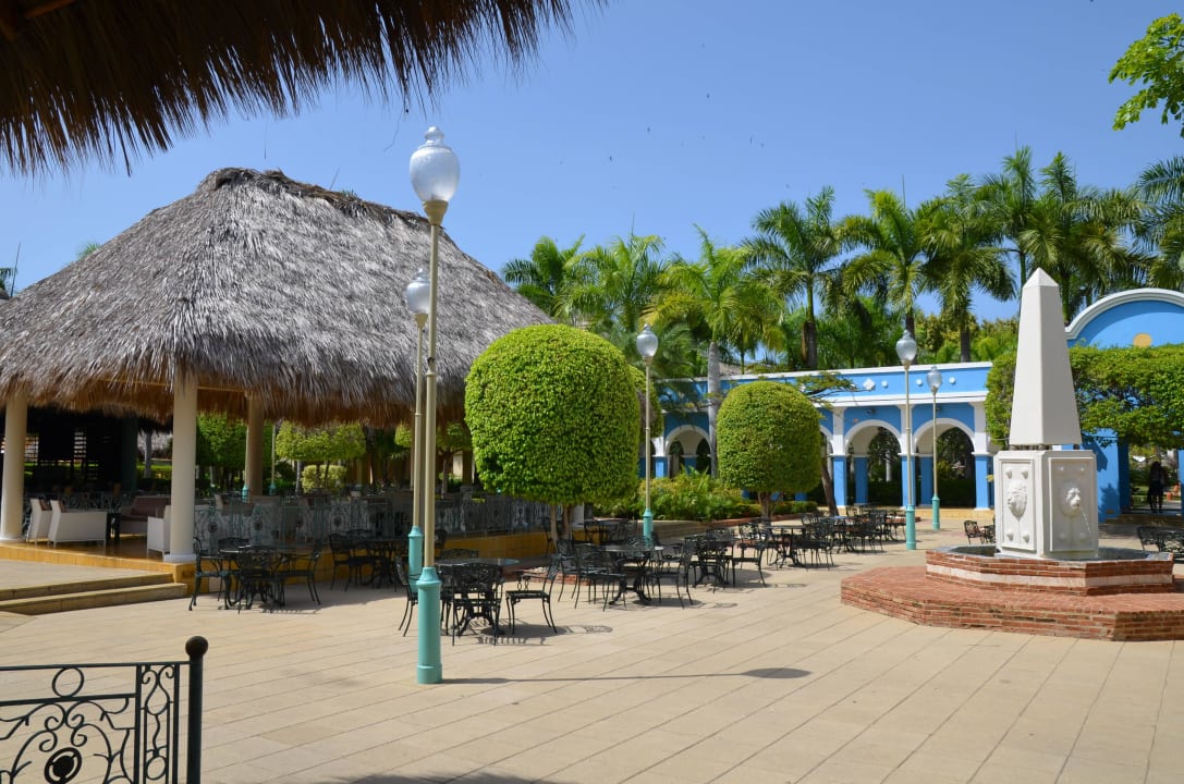 Tische im freien Iberostar Waves Costa Dorada