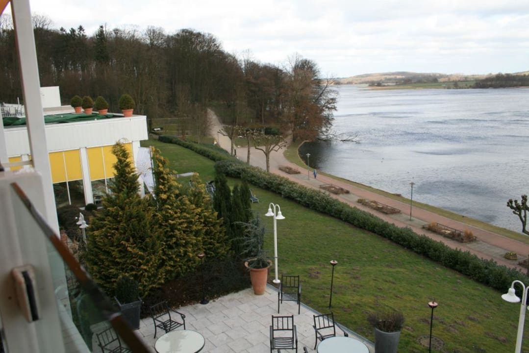 Saunagarten und Terrasse vom Wellnessbereich Vitalia Seehotel