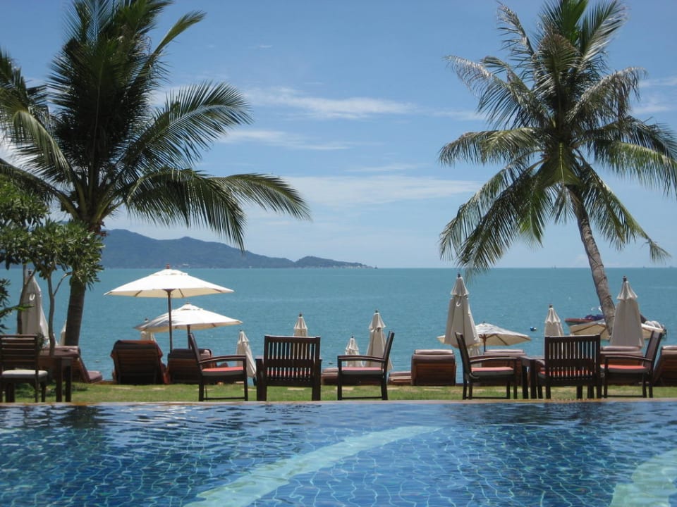 Blick von meiner Liege zum Meer Bandara Resort & Spa Samui