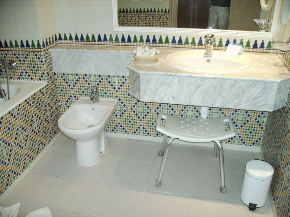 Badezimmer im Doppelzimmer Haupthaus Hotel El Mouradi Djerba Menzel