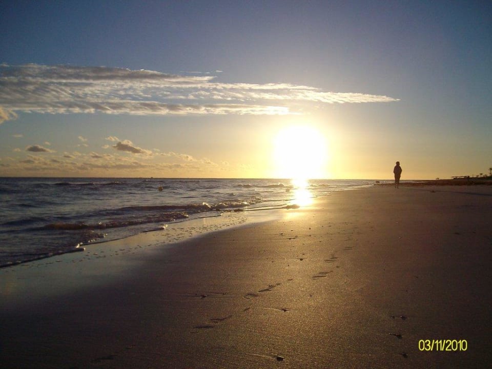Strand bei Sonnenaufgang Calimera Yati Beach