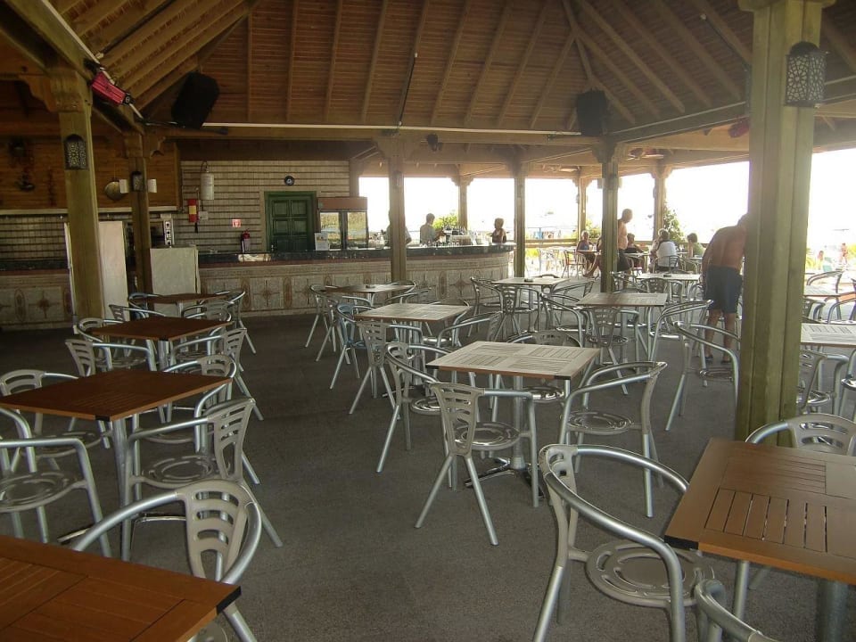 Restaurant am hoteleigenen Sandstrand Paloma Oceana