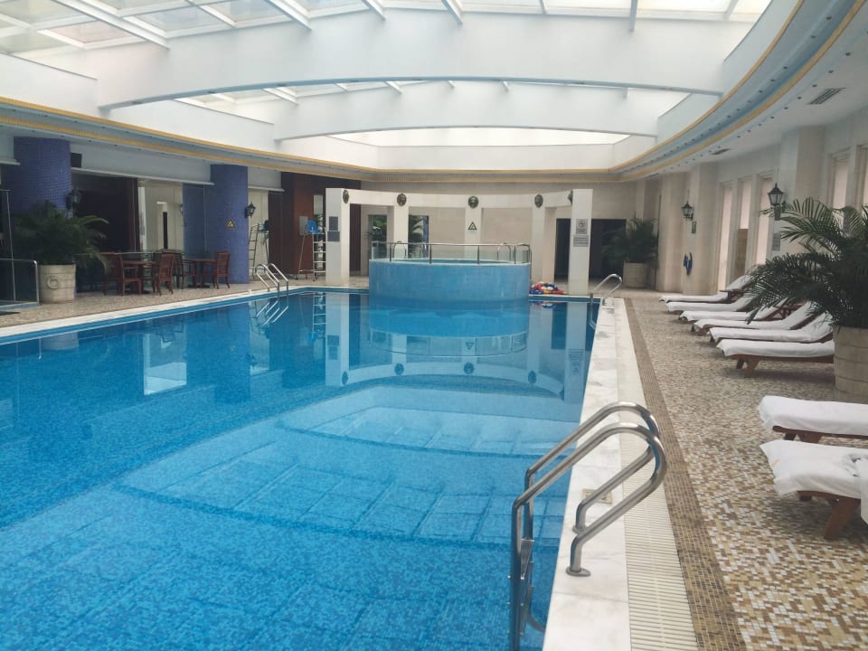 Pool whirlpool behind Hotel Sofitel Wanda Chengdu