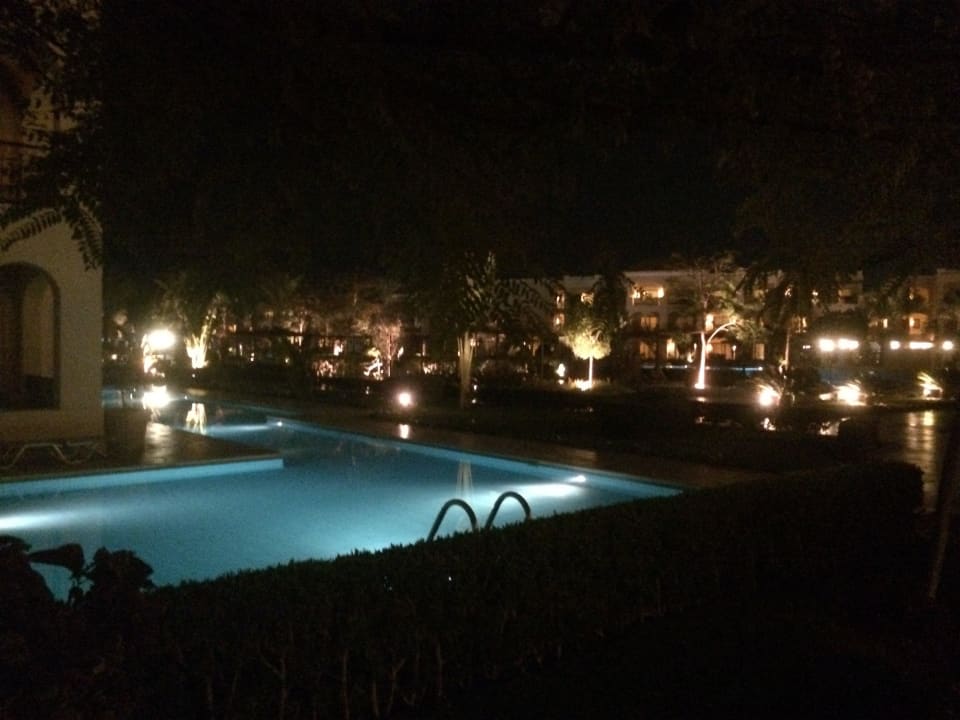 Abendlicher Blick über die Anlage JAZ Aquamarine Resort