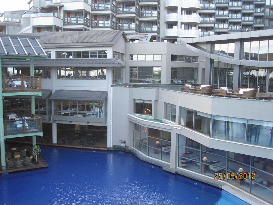 Auf den Innenhof Limak Lara Deluxe Hotel & Resort