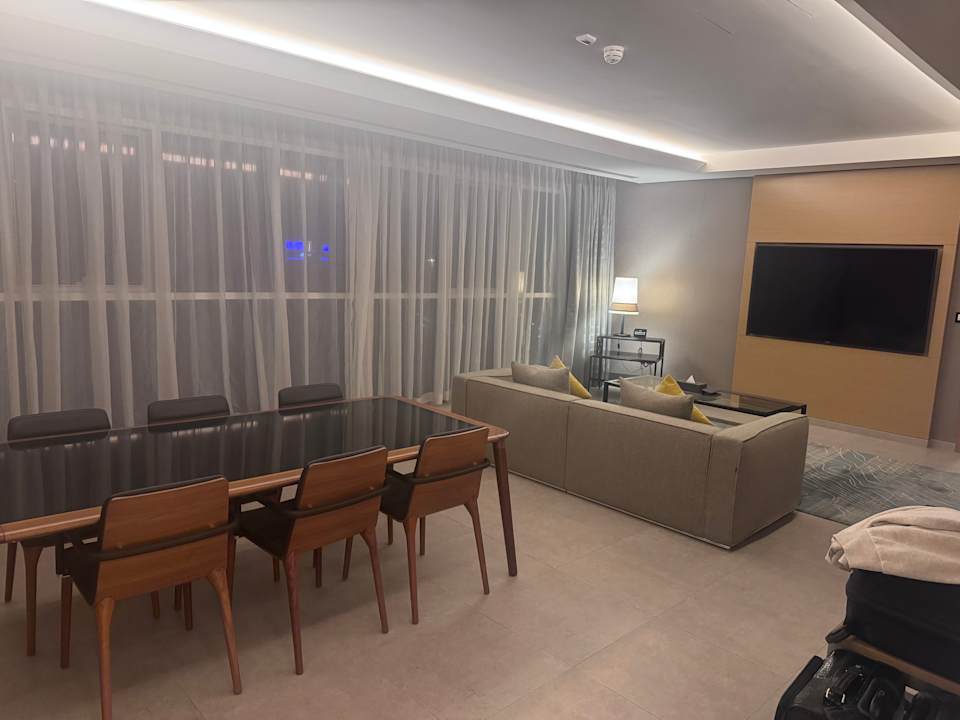 Zimmer Grand Cosmopolitan Hotel